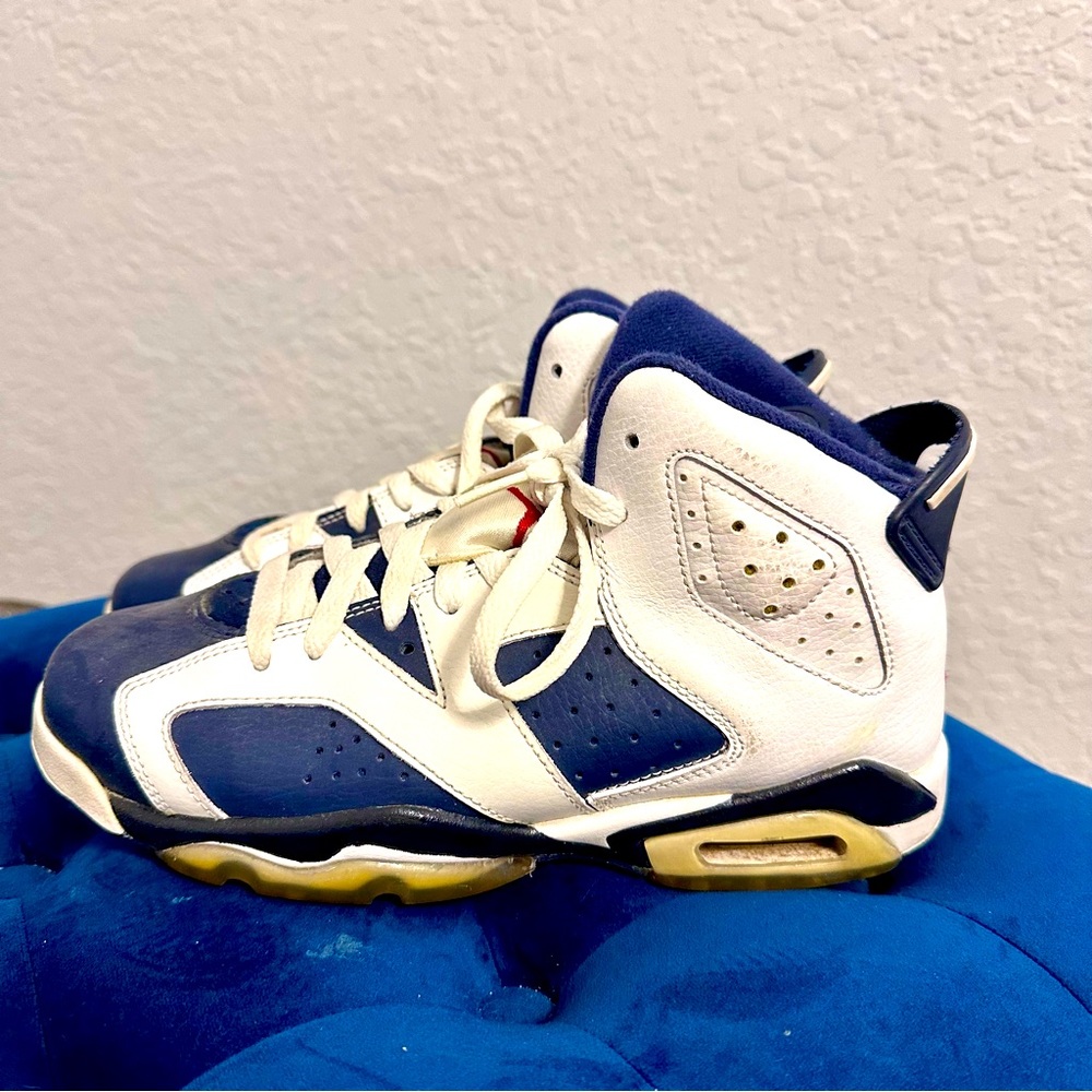 Old school Jordans size 5.5Y. Preloved. Very good condition.